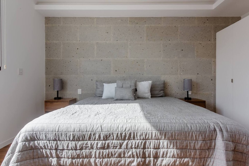 Great Located Modern Studio-sea View Rooftop Pool view 5