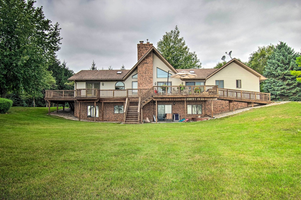 Large Family Home w/ Deck & Yard on Lake Huron
