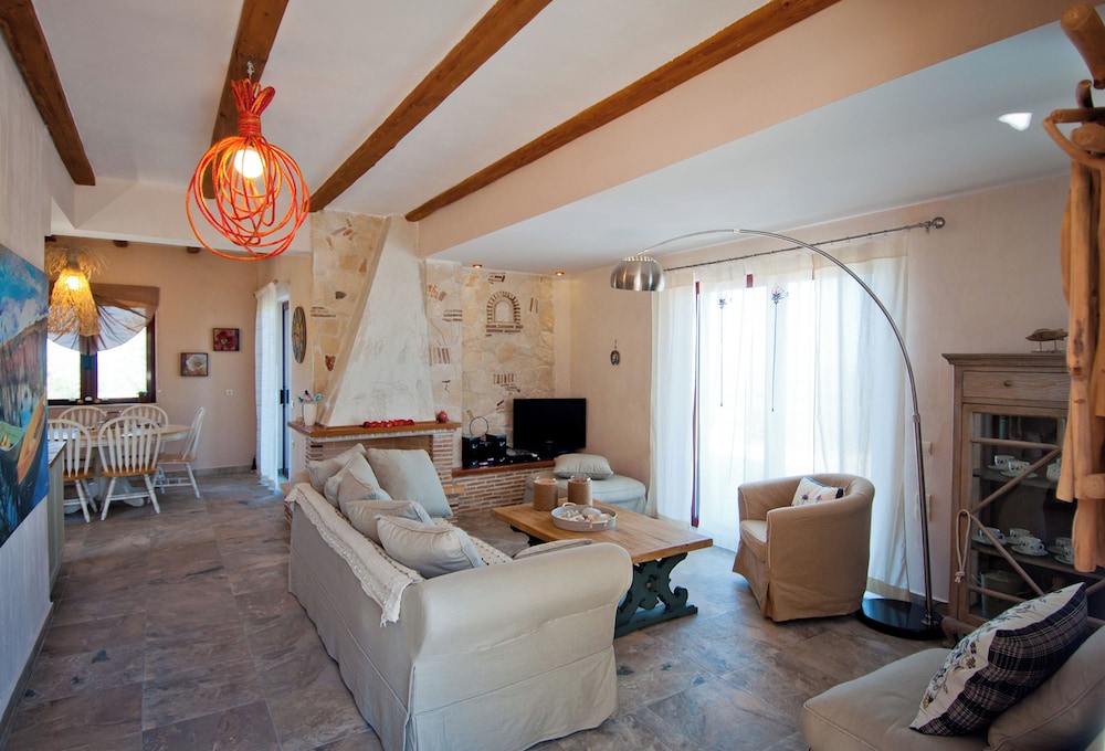 Amorosa Villas