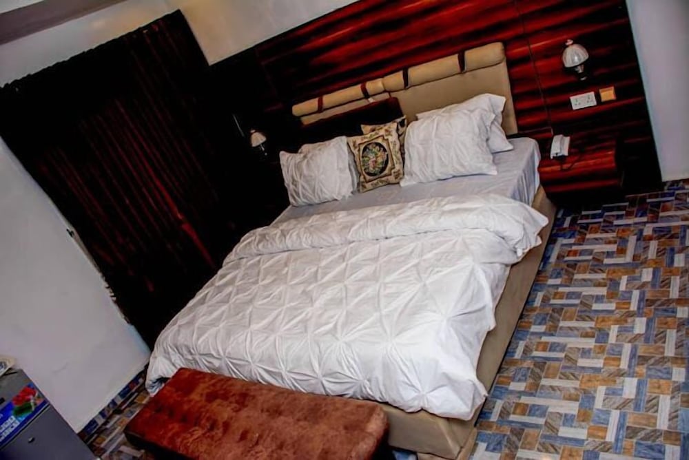 Mega Pavilion Suite and Apartment