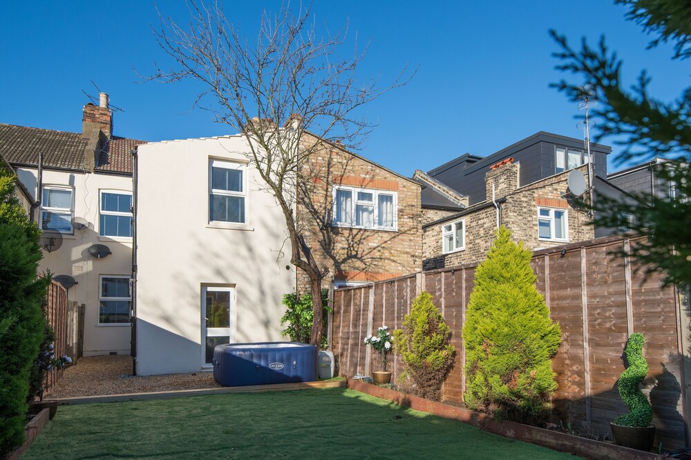 Immaculate 2-bed House in London