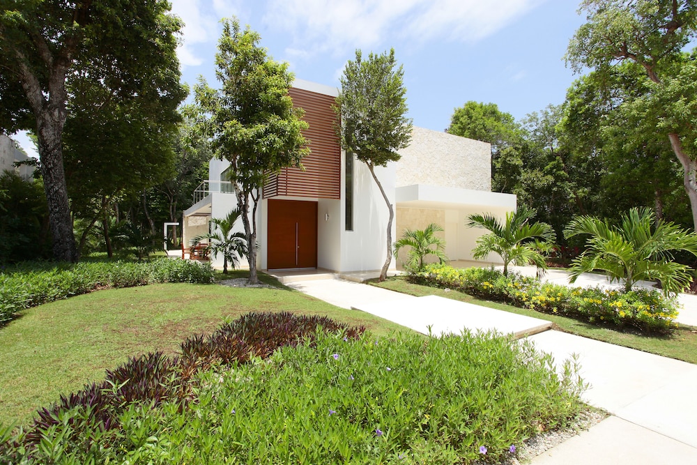 Bahia Principe Vacation Rentals - Three-Bedroom House