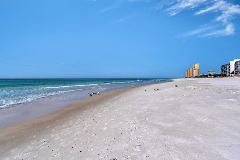 Sand Castles West A4: Steps to Beach, Pools, Private Balcony & More!