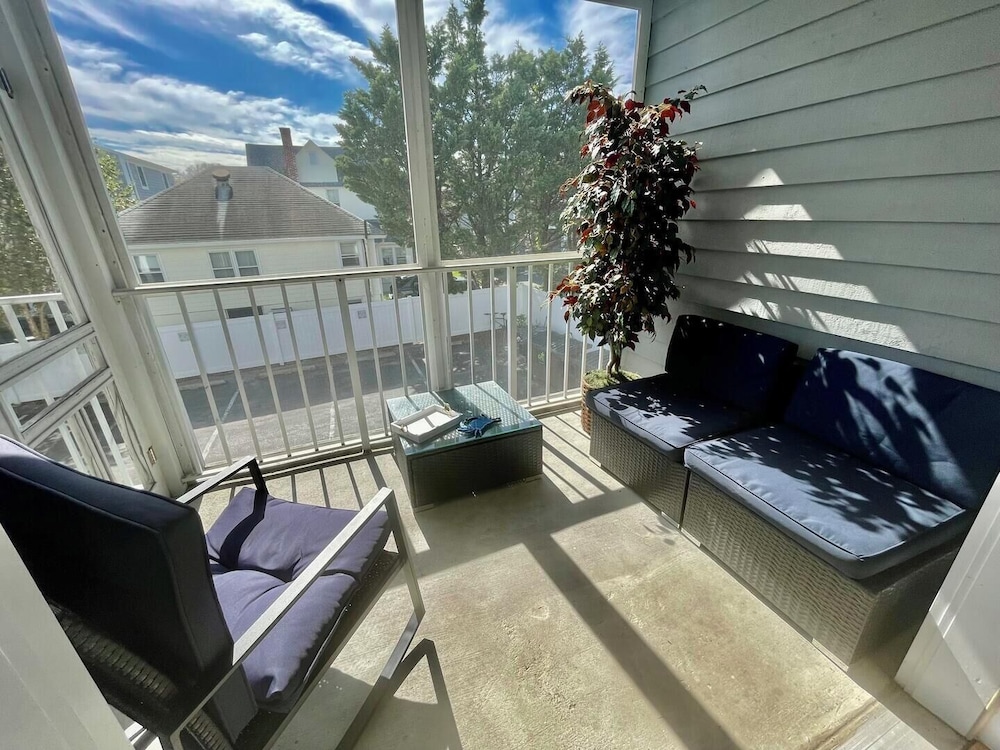 Wilmington Avenue 50 #106