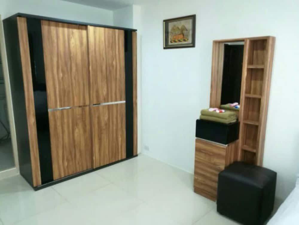 Le Vanvarothai Saladaeng Residence