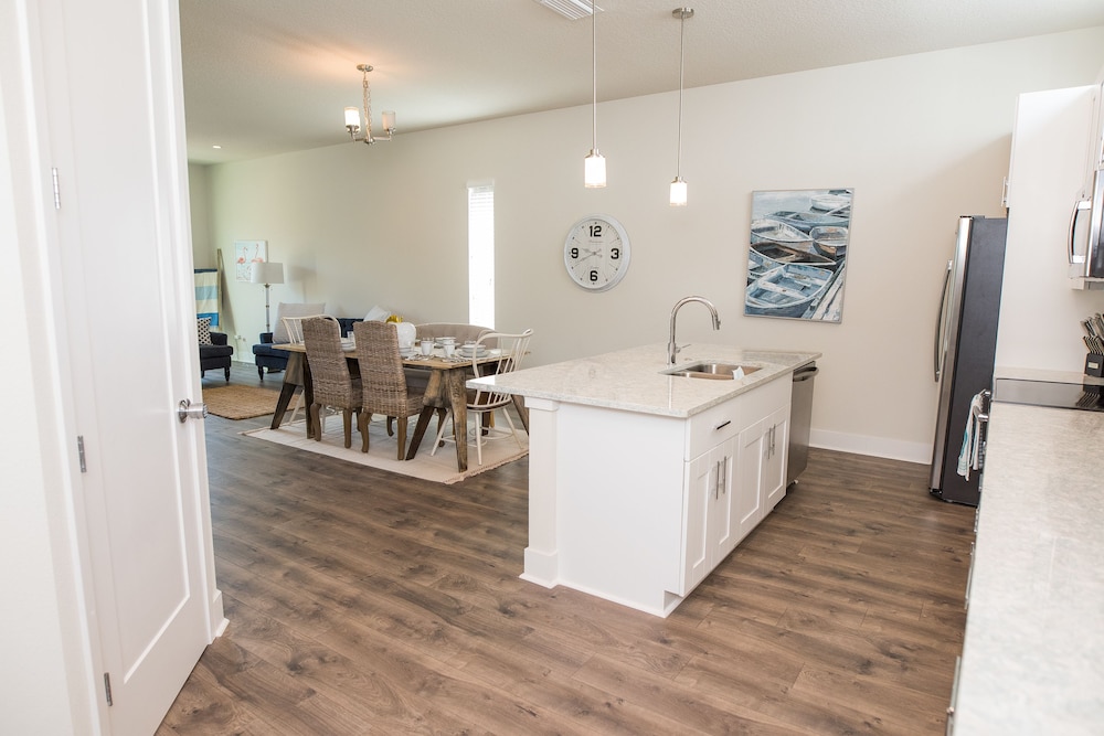 Modern 3 Bed Smarthome in Heart of Tampa