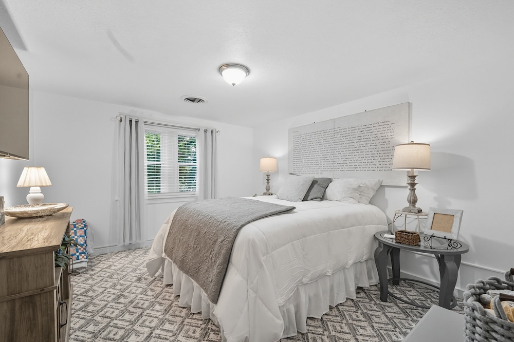 St. Louis Retreat With Game Room & Yard 3 Bedroom Home