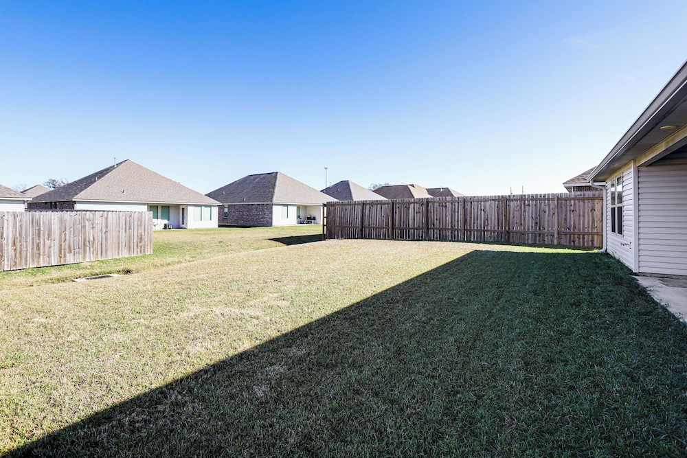 13 Mi to Baton Rouge: Family-friendly Home