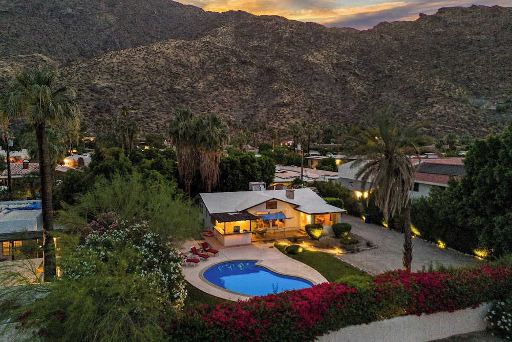Dandelion by Avantstay Pool, 0.2mi to Downtown!