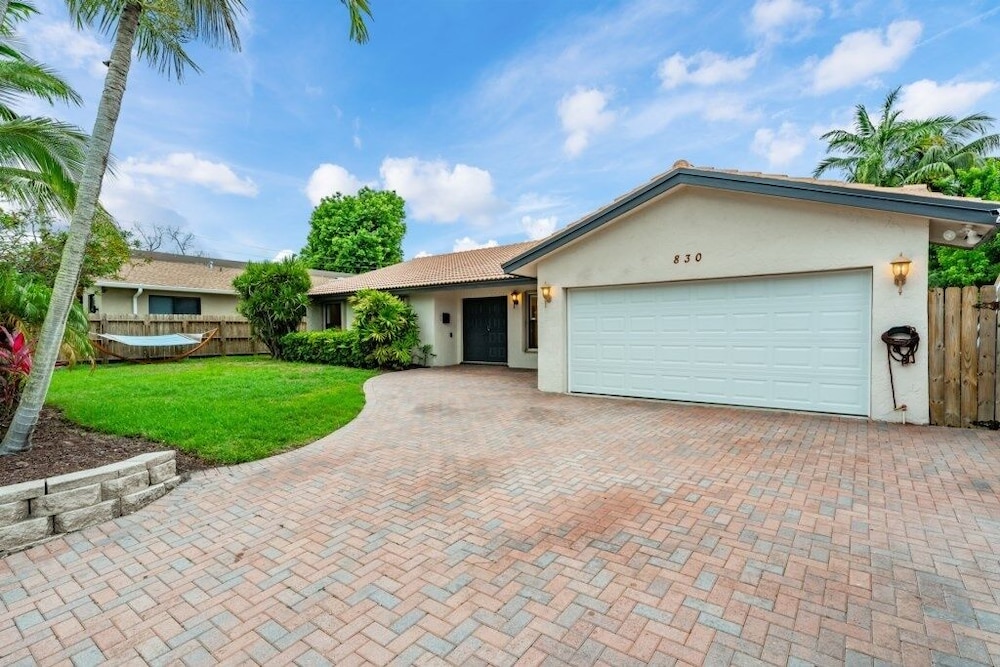 Fox Private Resort- Near Downtown & Beach 8 Bedroom Home
