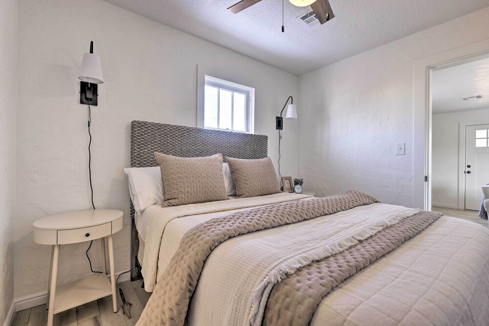 Modern Kanab Cottage w/ View < 1 Mi to Hiking! view 4