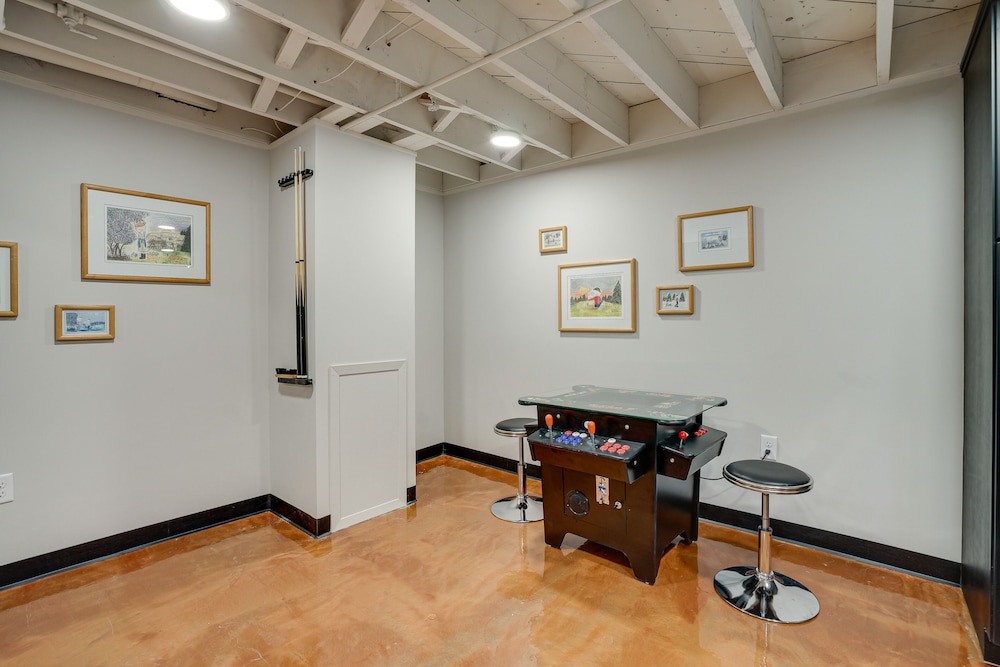 Pet-friendly Minneapolis Home ~ 8 Mi to Downtown!