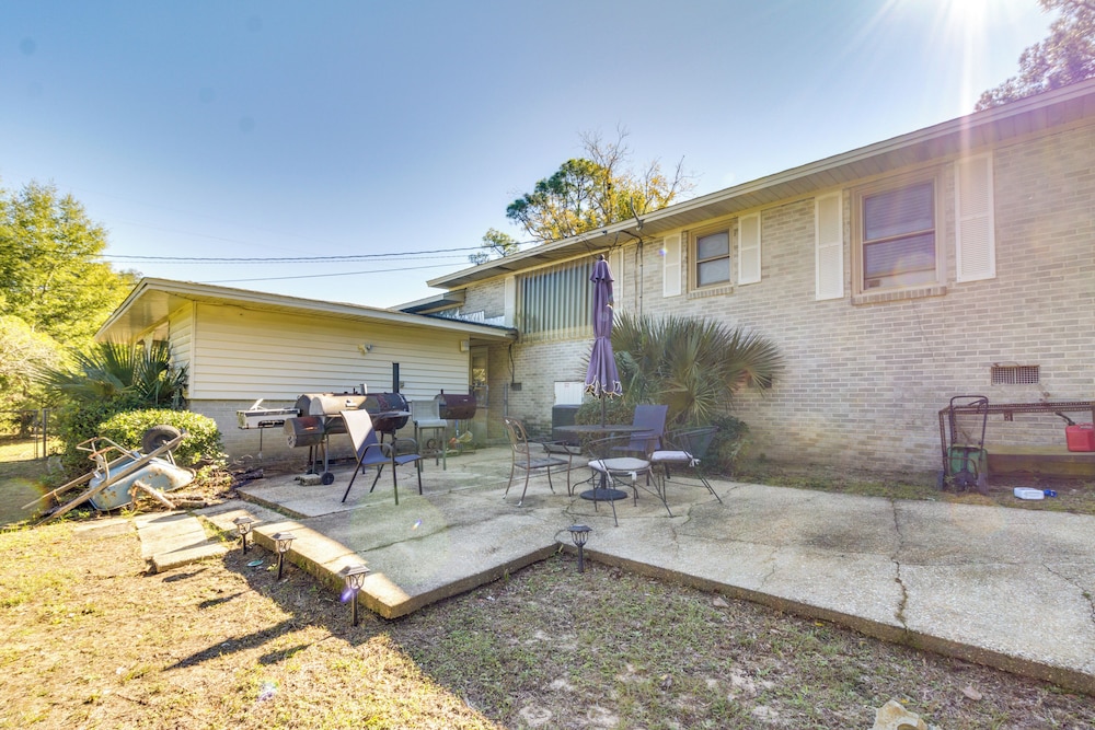 Home w/ Patio & Games Near Dtwn Pensacola!