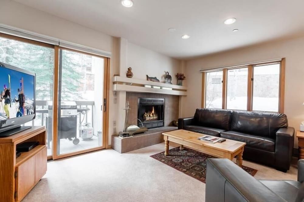 Townsend Place Condo with Ski-In Ski-Out Access by RedAwning - Property Image 1