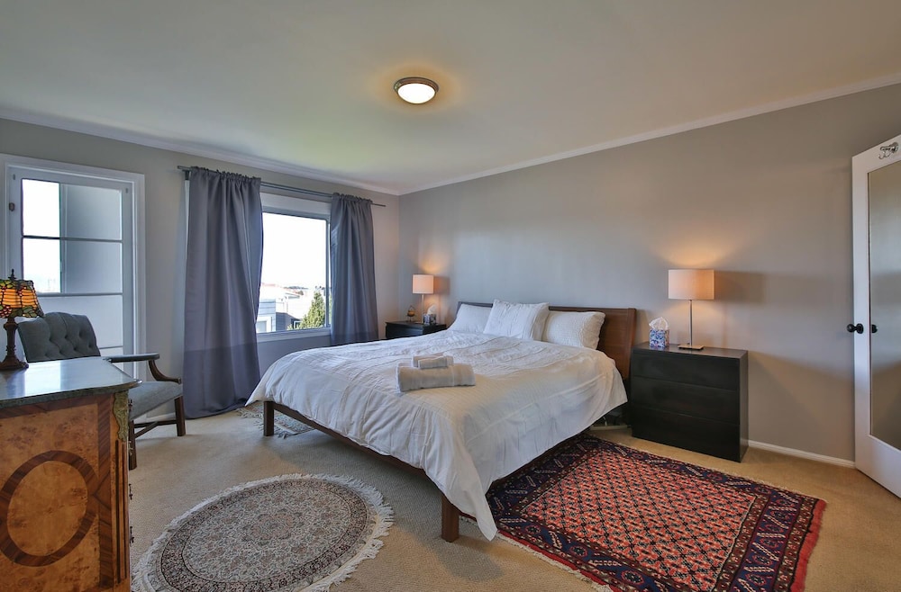 Photograph supplied for Beautiful, Modern Kitchen, King Bed, Parking & Balcony 2 Bedroom Apts by RedAwning