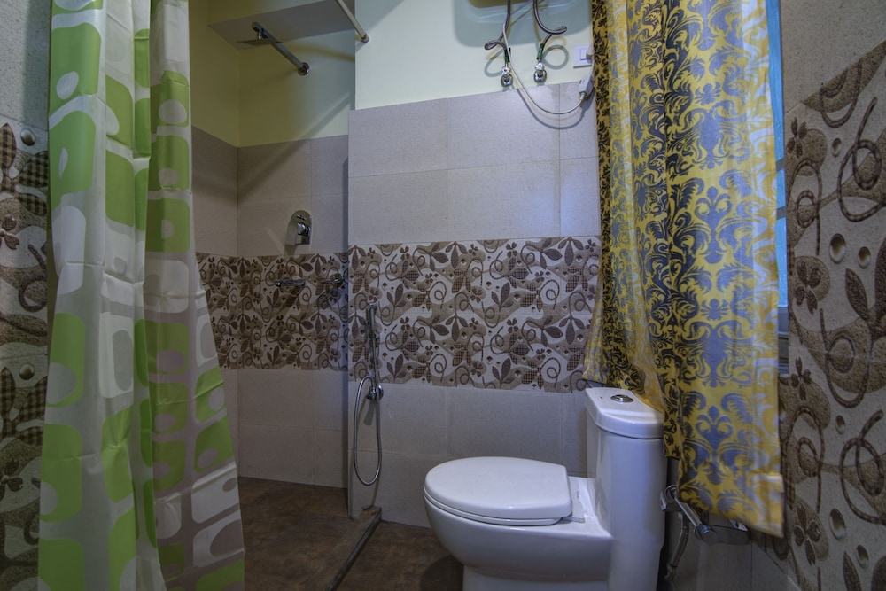 OYO 13465 Greendot Hotel