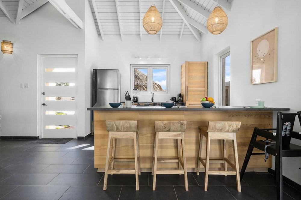 NEW Villa - Beautiful 3BR 2BA With Private Pool