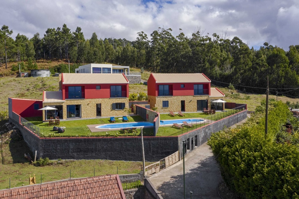 Felicidade Rocha I, for Families, With a Pool
