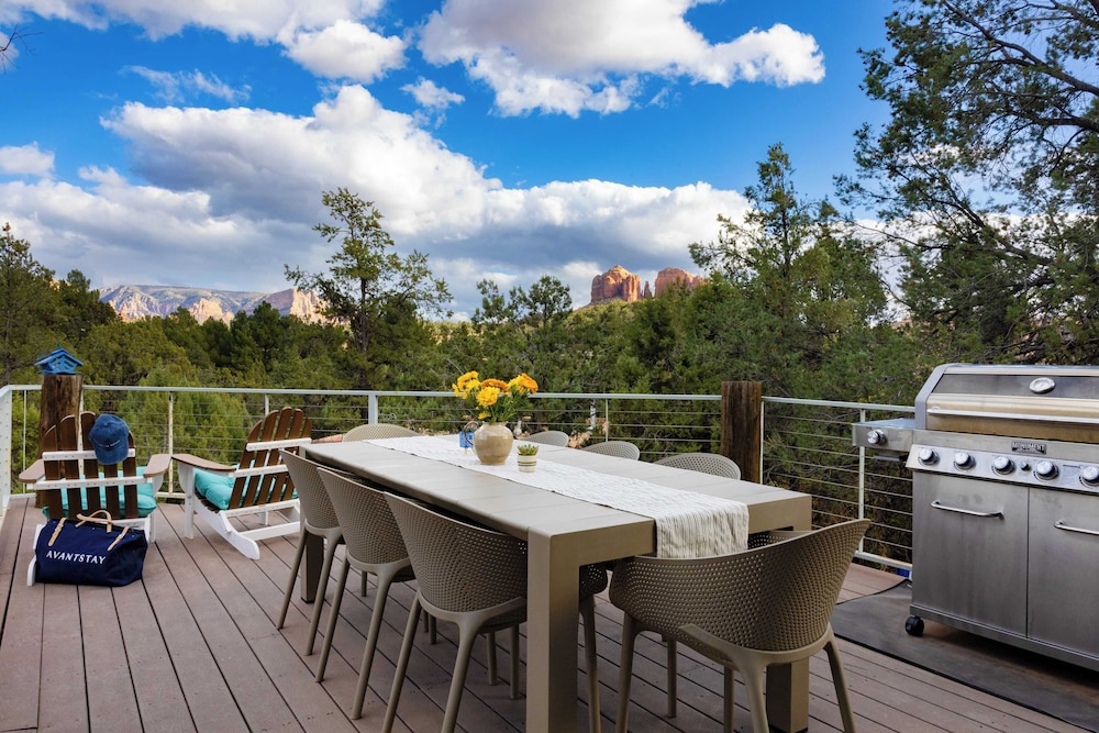 Cathedral View by Avantstay Pool Table + Hot Tub