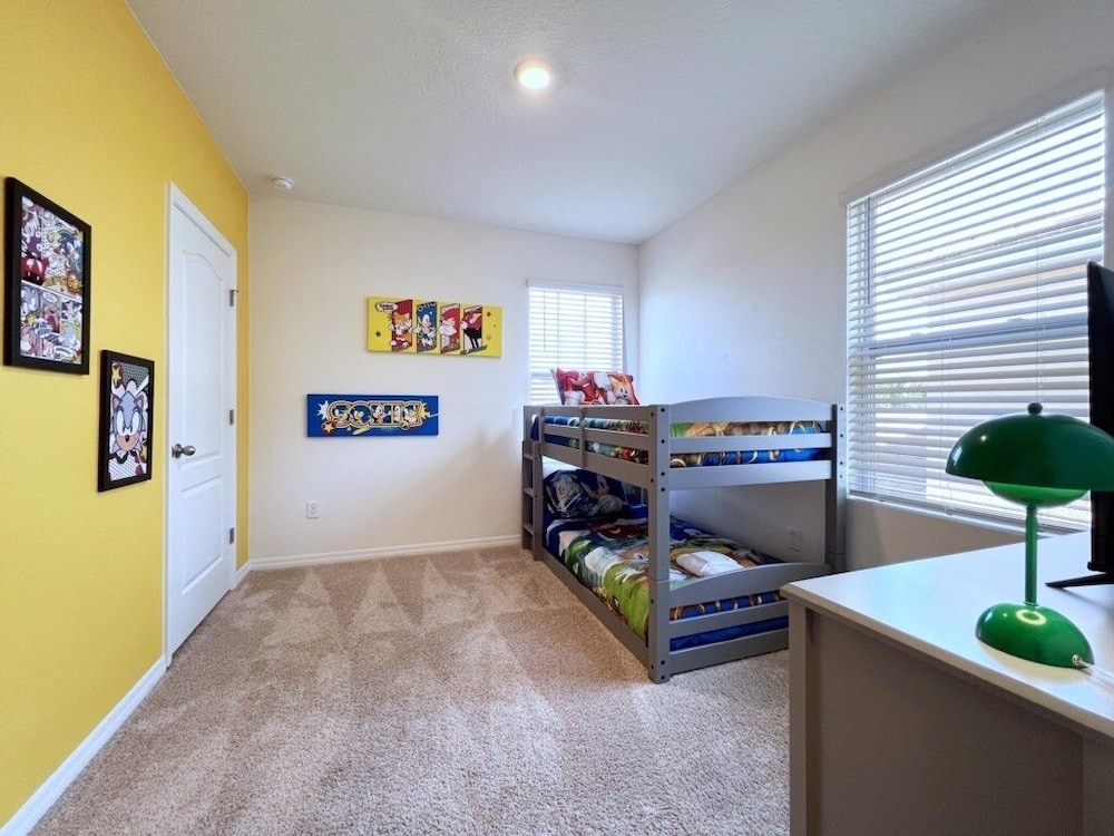 Beautiful 5 Bed Pool Home With Game Room-7543ol 5 Bedroom Home