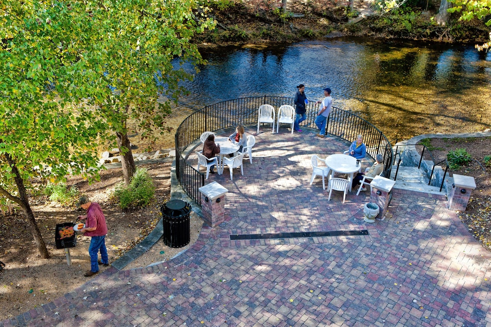 Helendorf River Inn, Suites & Conference Center