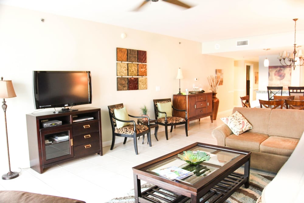 Sterling Shores 2 Bedroom Apartment by BnD