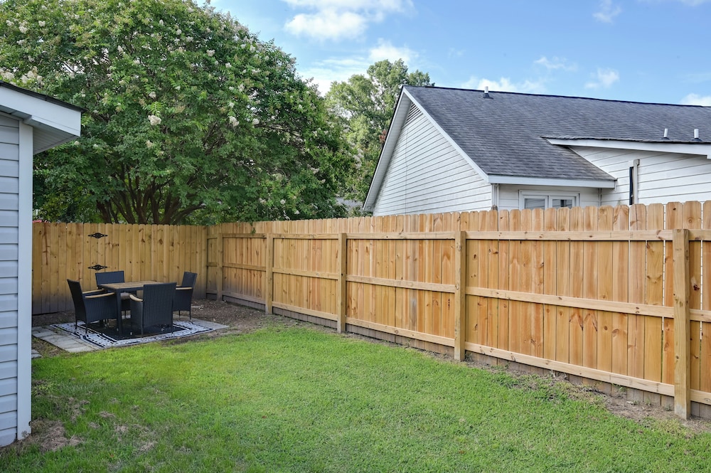 Greenville Getaway: Close to Campus + Stadium!