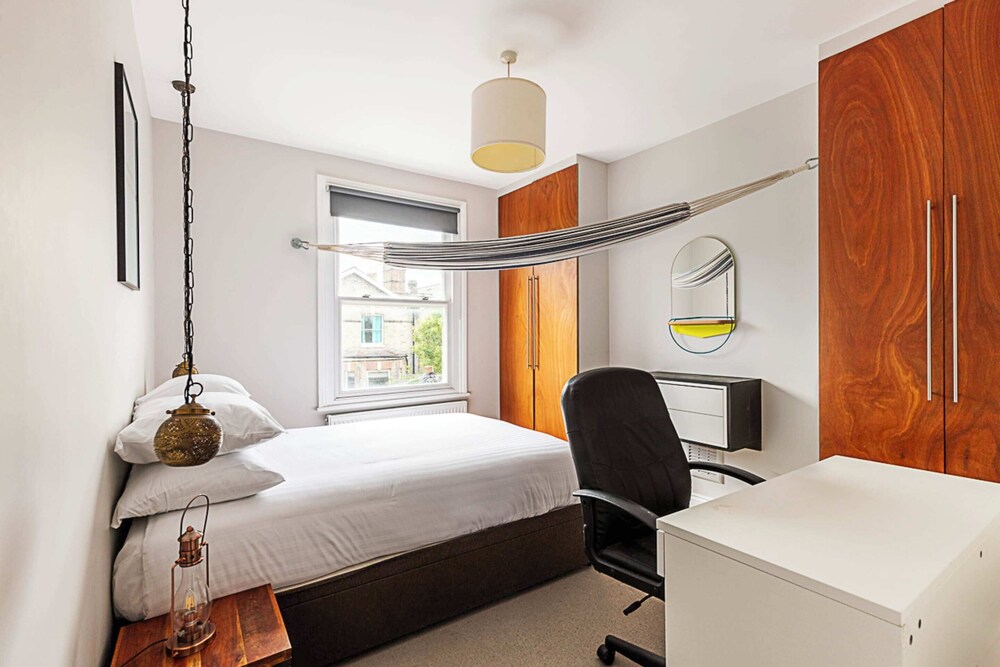 Rustic and Contemporary Haven in Brixton