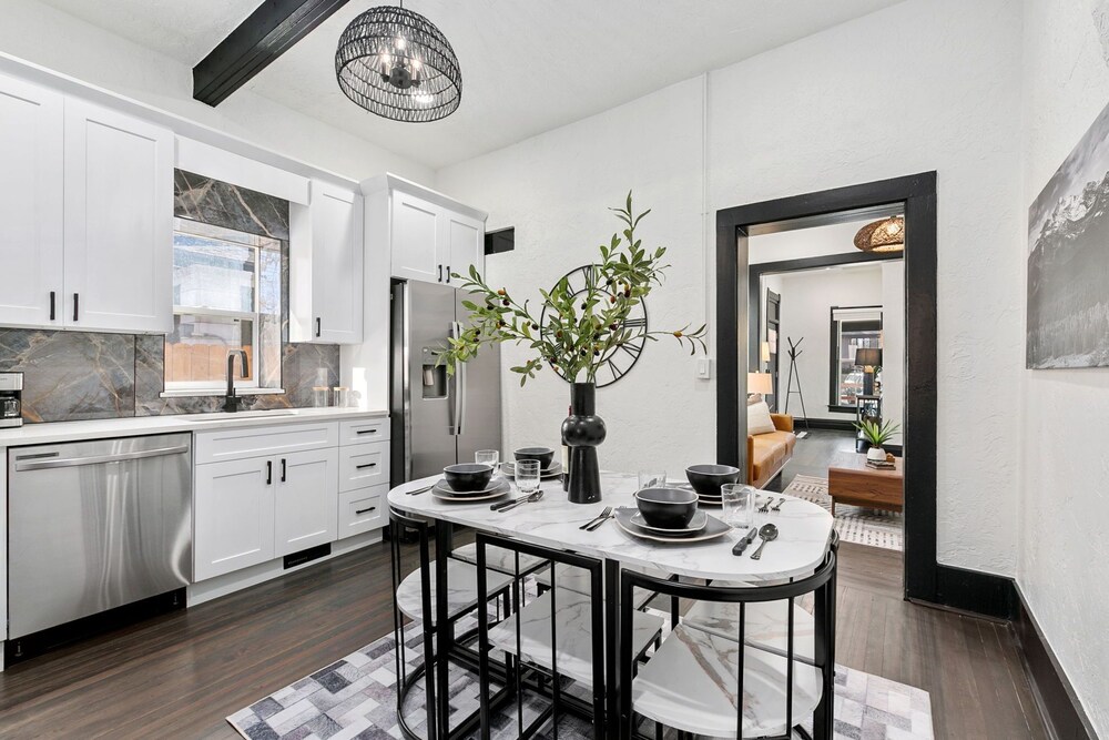 Old Town Retreat w/ Hot Tub Perfect for Groups!
