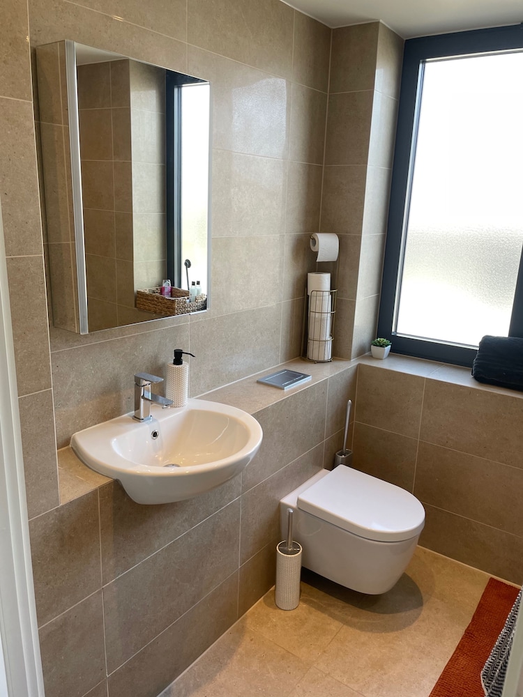 Stylish Modern Apartment in St Albans City