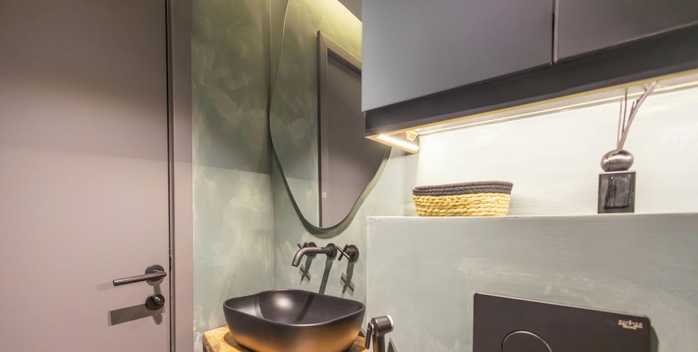 LUX Contemporary Marina View Suite 7