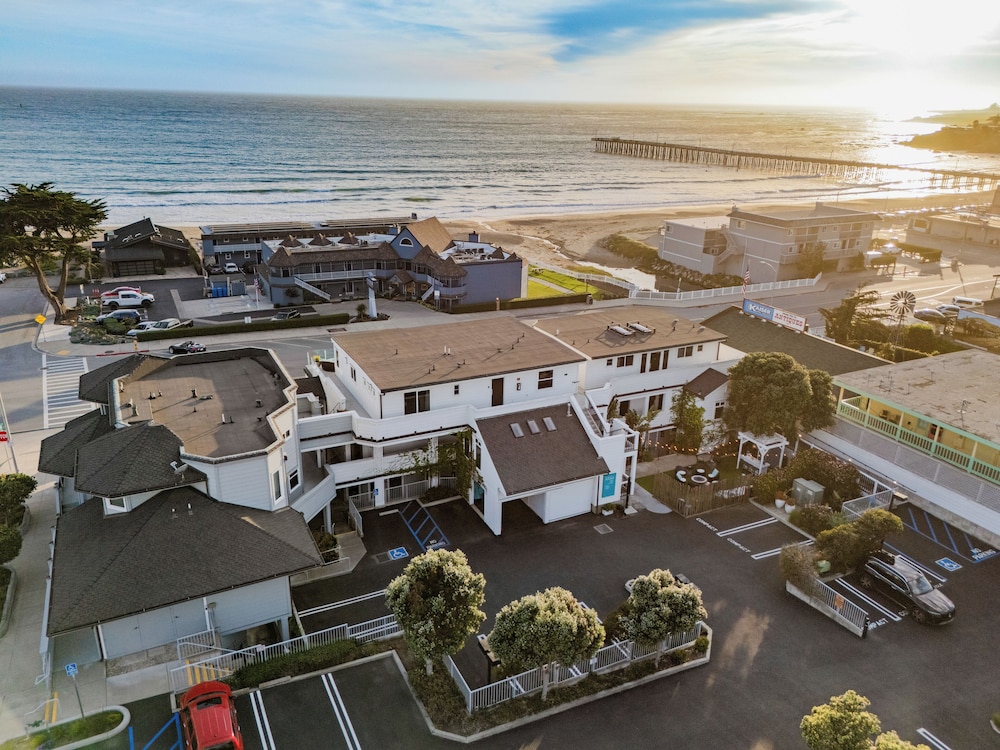 The Cayucan Bungalows by AvantStay Pet-Friendly Getaway Steps from Cayucos State Beach