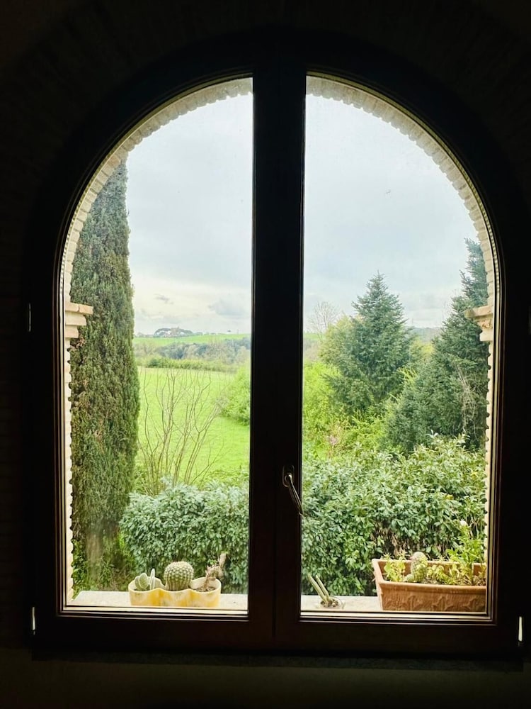 Room in Guest Room - B&B Love - Country House, Room Rent- Roma