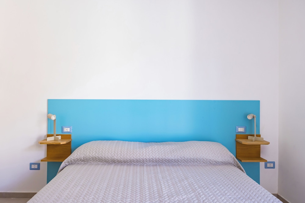 Brombeis Double Bedroom Center by Napoliapartments