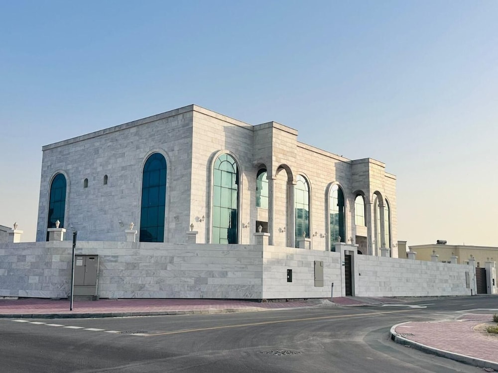 Travel Hub Near Business Bay By Al Taj