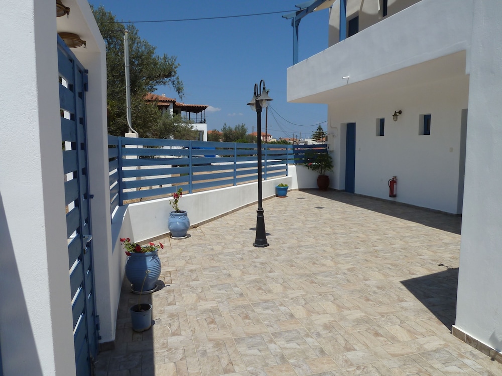 Dedes Apartments