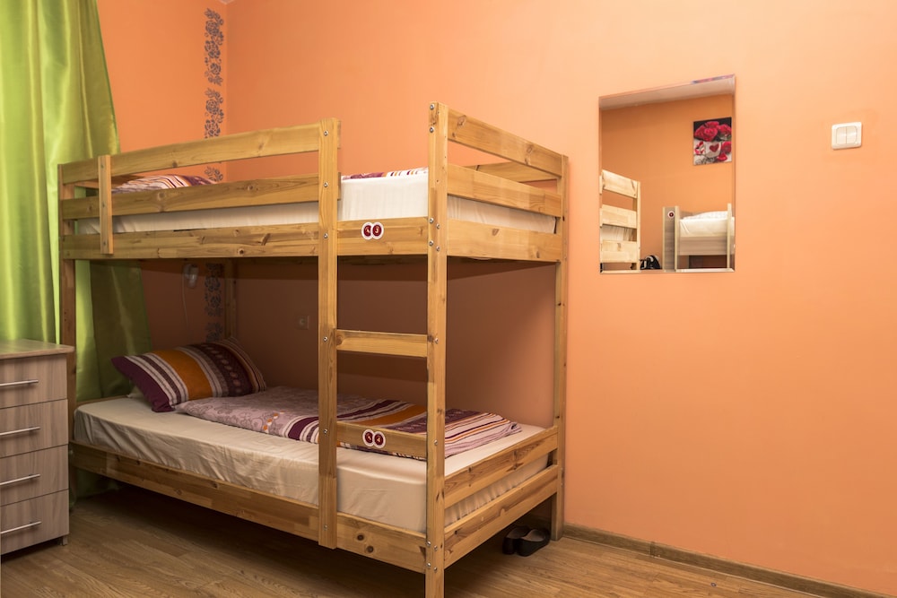 Like Hostel