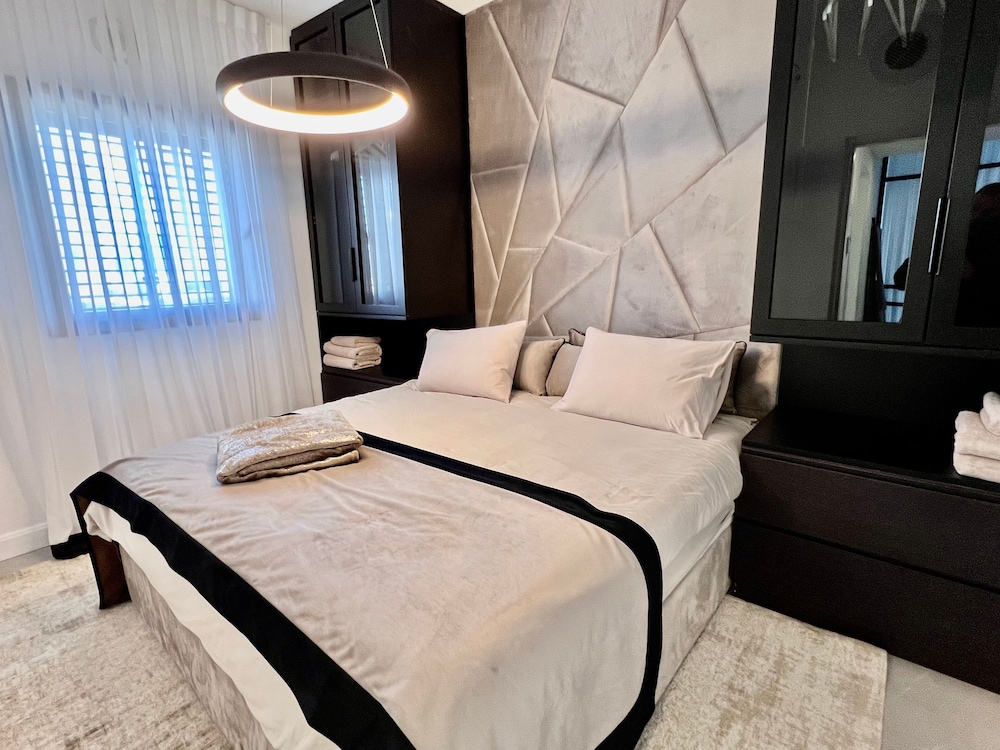 High End & City View by FeelHome view 4
