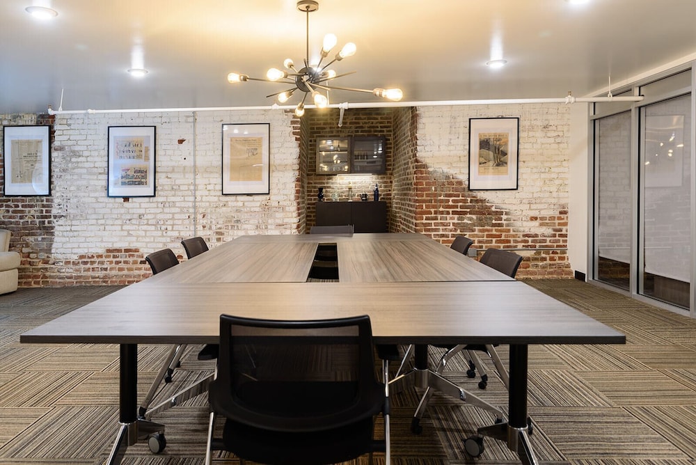 11th Avenue Hostel
