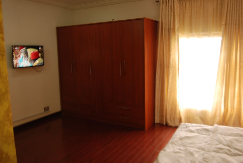 Kings Court Apartment view 3