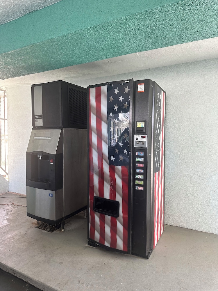 Super 8 by Wyndham Oceanside Downtown
