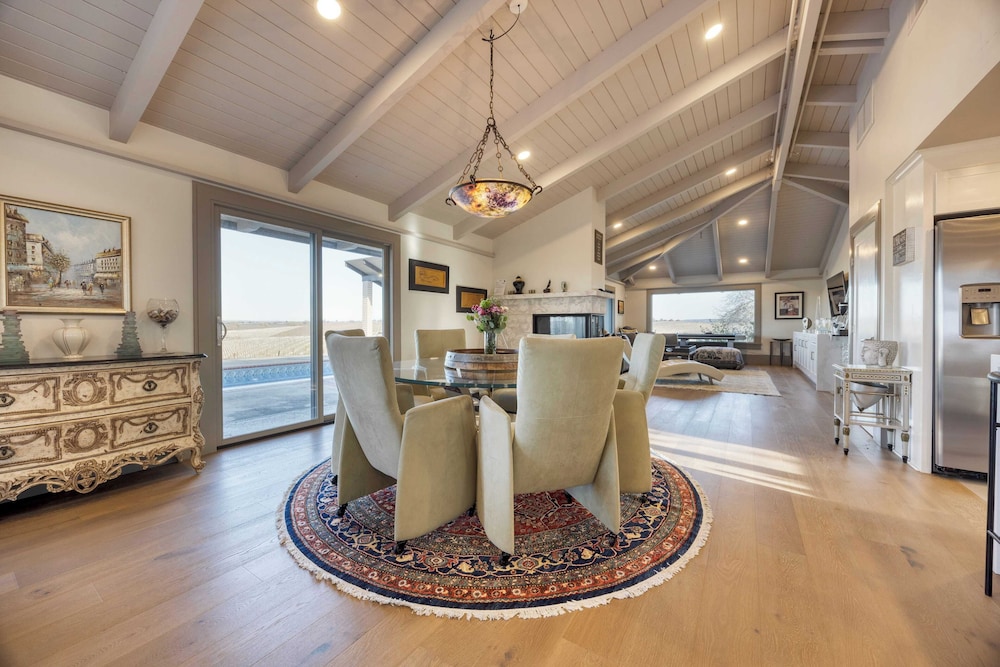 Private Pool, Firepit & Wine Room Near Top Paso Wineries Devi Ranch