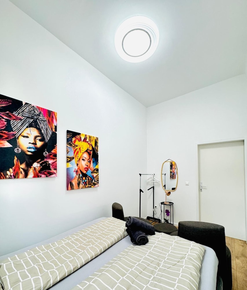 9BR Apt for 18P Walk to Augarten