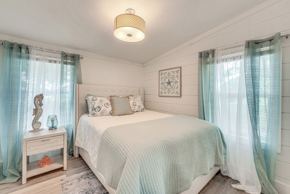 Walk to Boat Ramp: Newly Remodeled Seadrift Home!