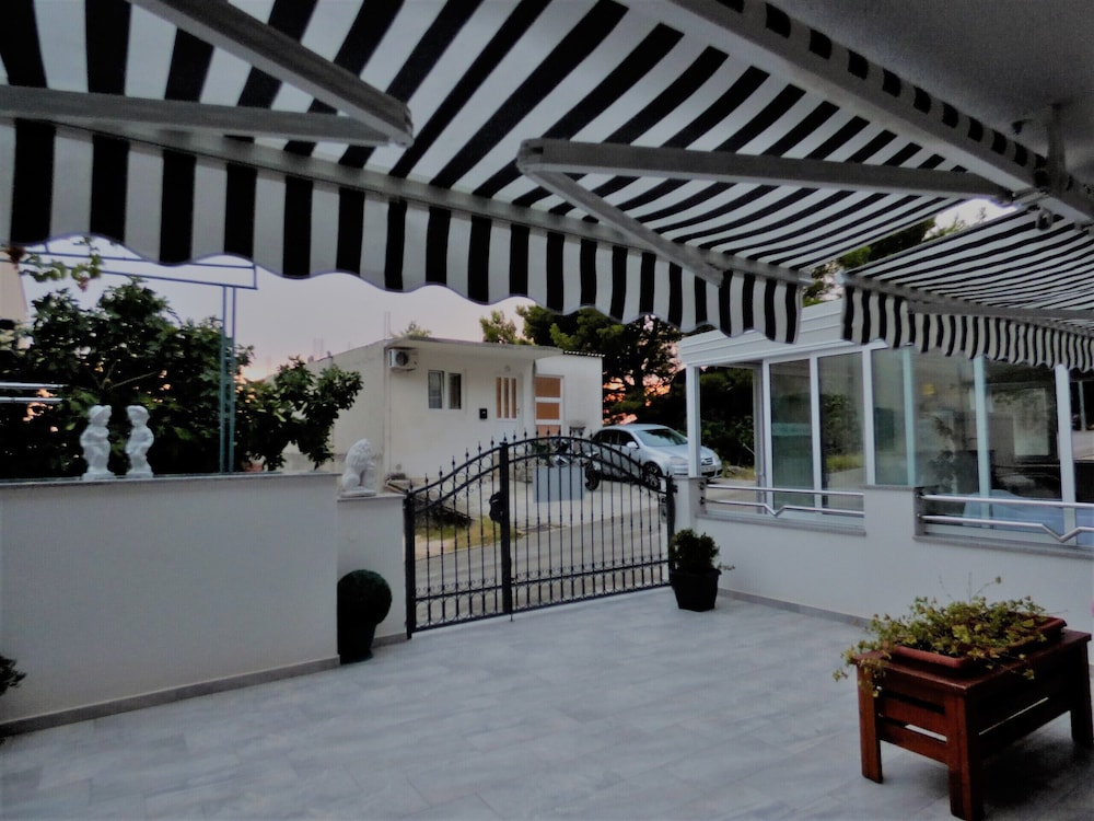 Beautiful View and Apartment for Family view 3