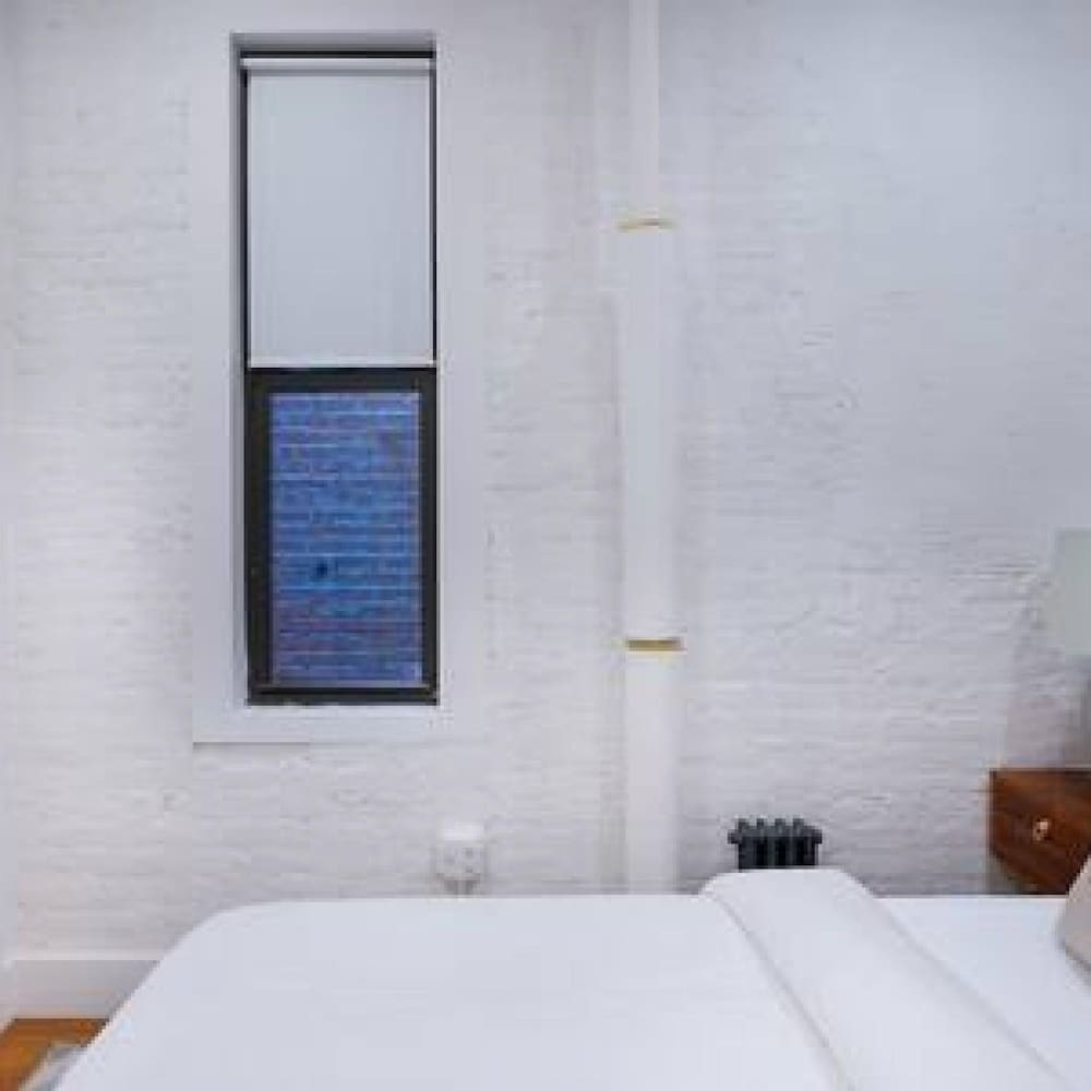 1288-4rs Newly Furnished Prime UES 2BR