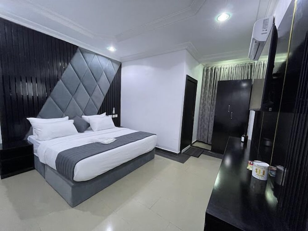 Bizzare Luxury Apartment