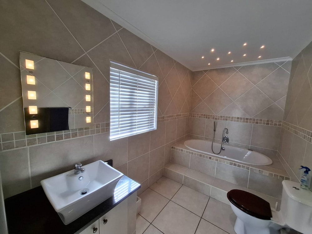 Oosiesrus - Charming Langebaan Villa With Garden View