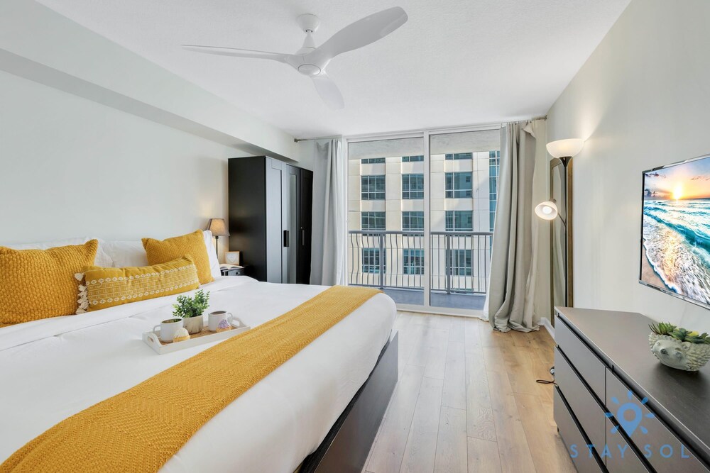 Modern 1-br Condo in Upscale Brickell Locale