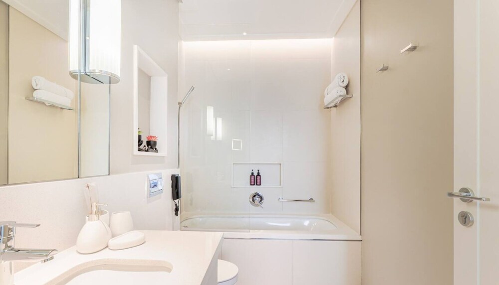 Lux 1BR Downtown Near Burj Khalifa Dubai Mall